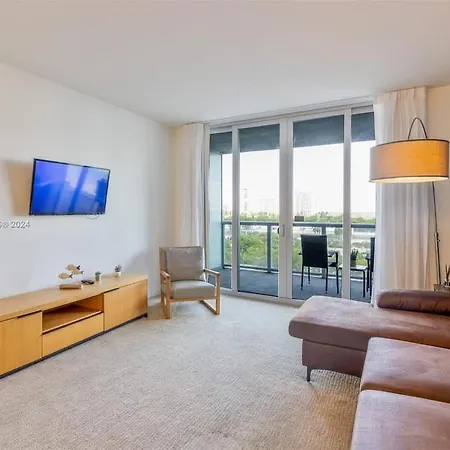 2 Bed 2 Bath At Beachwalk With Luxury Pool And Gym